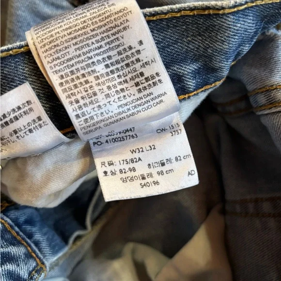 Levi's Women's Light Blue Cropped Jeans - Picture 8 of 10